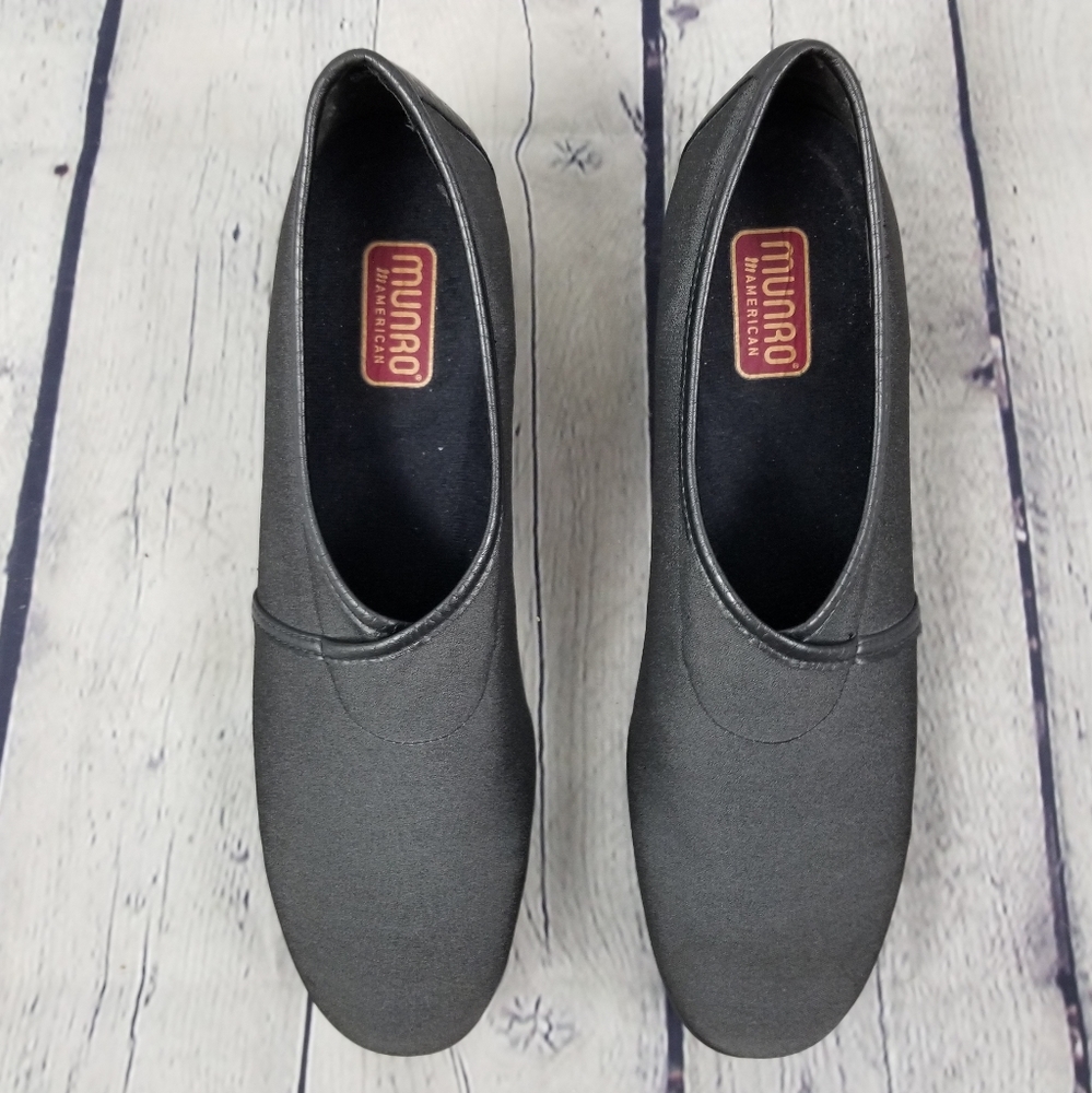 MUNRO | gray fabric rounded toe slip on shoe